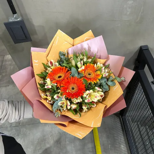 Ramo de flores astromelias y gerberas